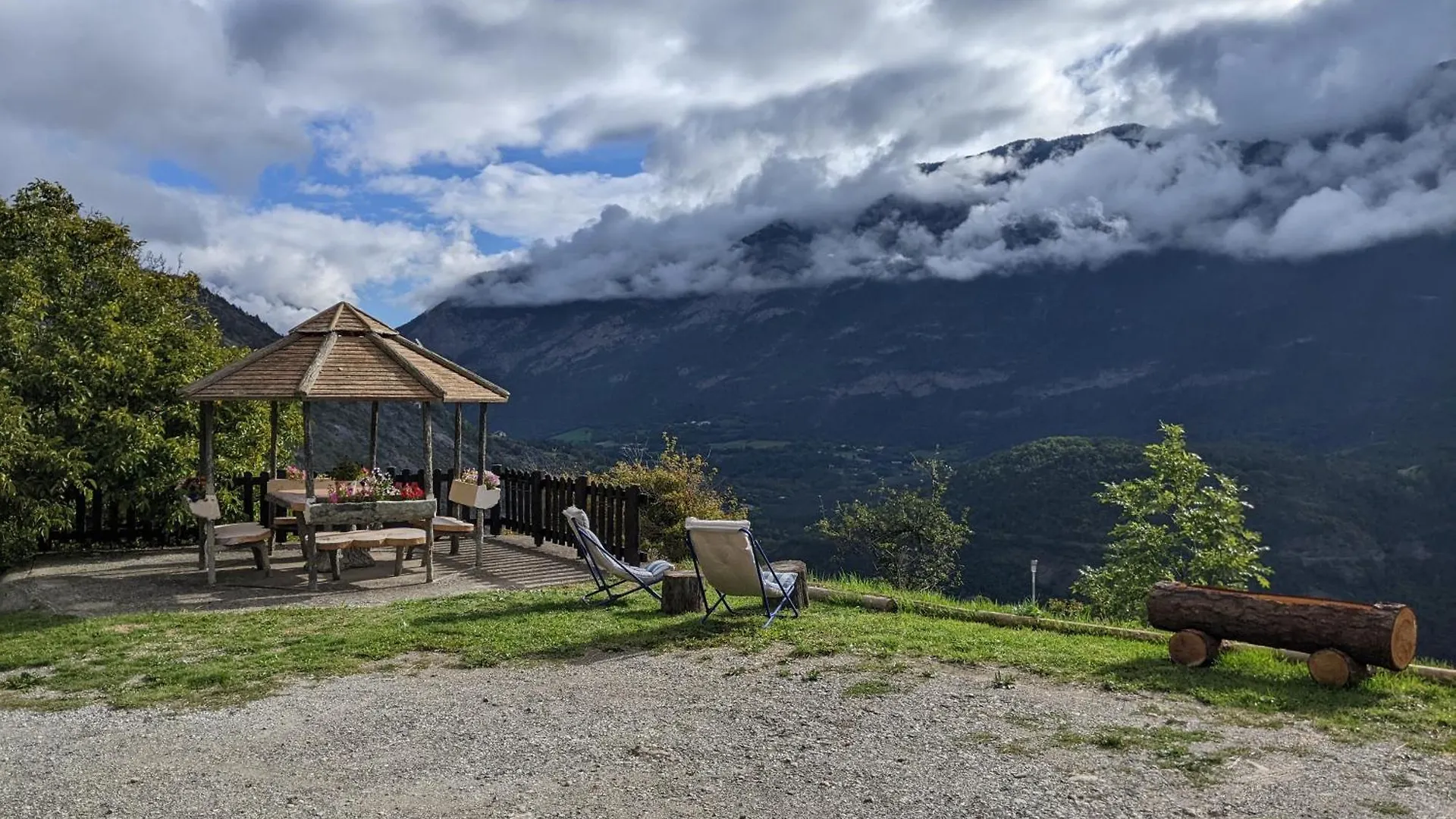 Gite En Montagne : La Terrasse Du Rabioux Chateauroux-les-Alpes Γαλλία