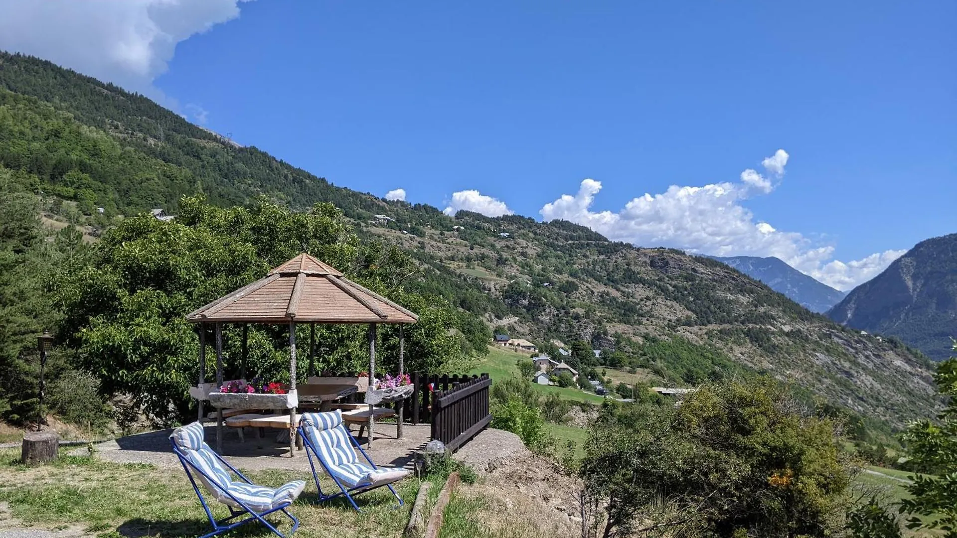 Gite En Montagne : La Terrasse Du Rabioux Chateauroux-les-Alpes